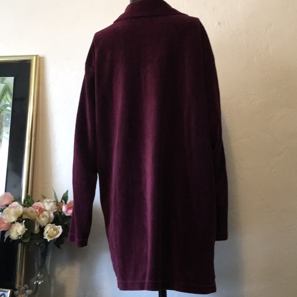 Amanda Smith Sport Top - Picture 2 of 8